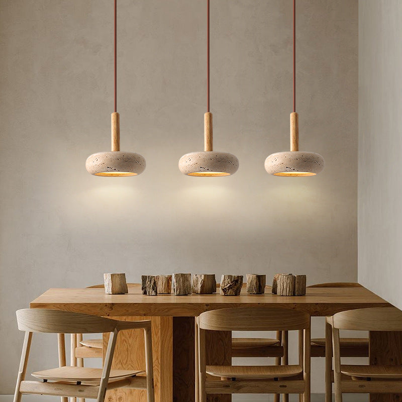 Elegancka japońska lampa wisząca – żółty trawertyn z naturalnym drewnianym akcentem i wbudowanym LED-em