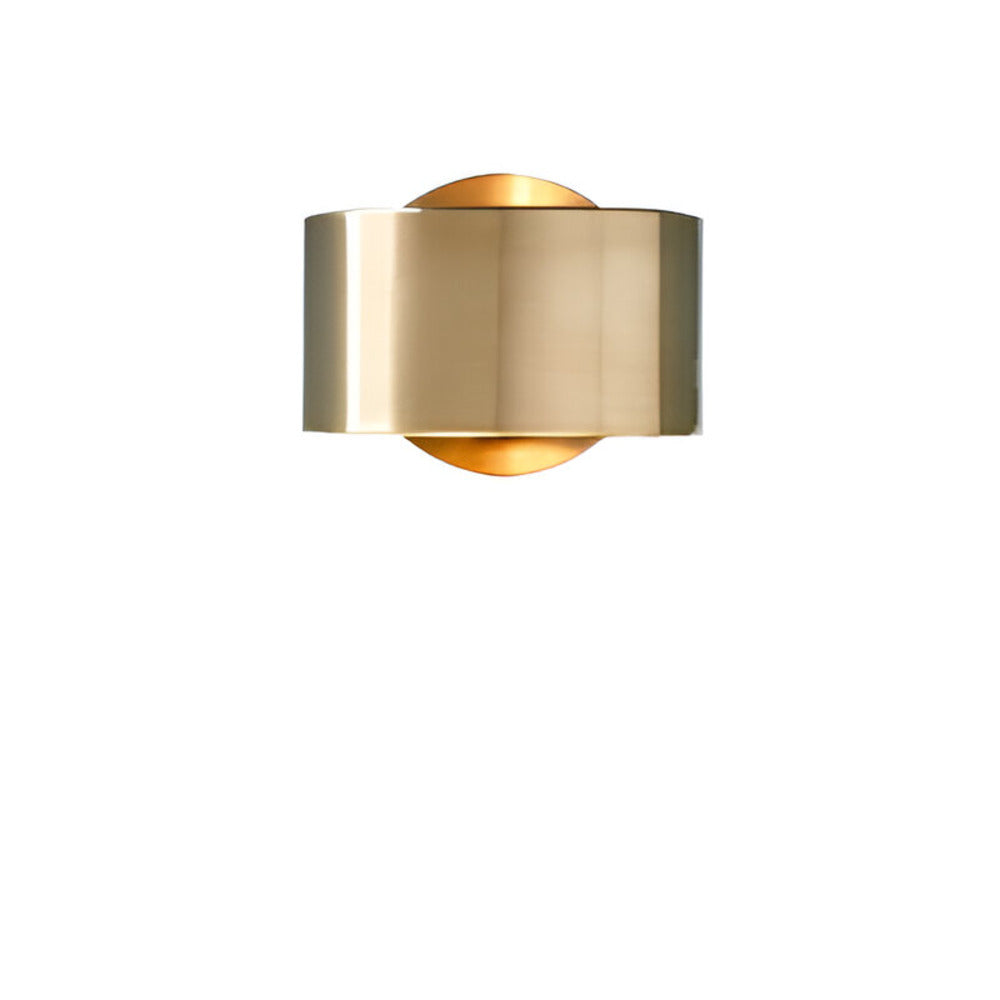 Złota lampa ścienna z nowoczesnym skandynawskim designem