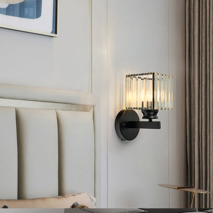 Luca – Lampa Ścienna ze Szklanym Kloszem i Matową Czarną Podstawą