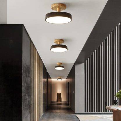 Skandynawska Lampa Sufitowa z Drewnianą Bazą – Subtelny Pastelowy Design