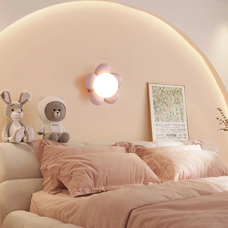 Nowoczesna ceramiczna lampa ścienna z drewnianym detalem – Do sypialni i salonu
