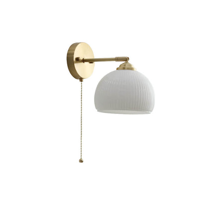 Nowoczesna lampa ścienna ze szkła i mosiądzu w zimowym stylu