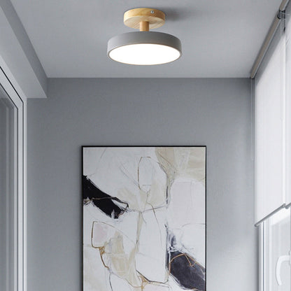 Skandynawska Lampa Sufitowa z Drewnianą Bazą – Subtelny Pastelowy Design