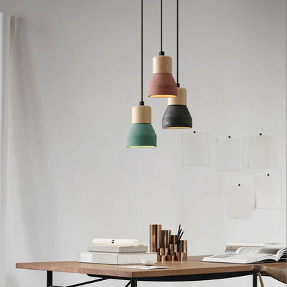 Nowoczesna Lampa Wisząca z Cementu i Drewna o Industrialnym Designie