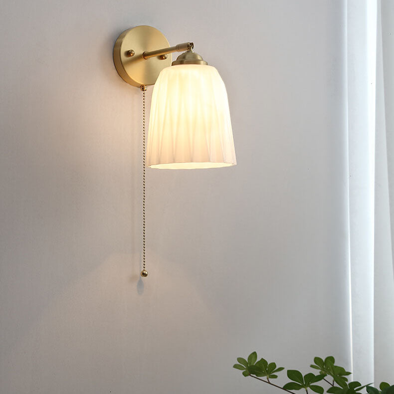 Nowoczesna lampa ścienna ze szkła i mosiądzu w zimowym stylu