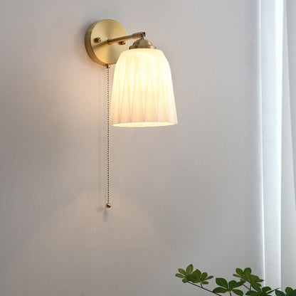 Nowoczesna lampa ścienna ze szkła i mosiądzu w zimowym stylu