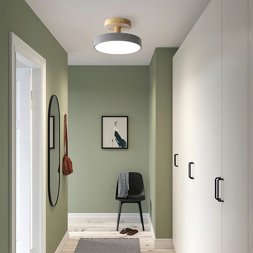 Skandynawska Lampa Sufitowa z Drewnianą Bazą – Subtelny Pastelowy Design