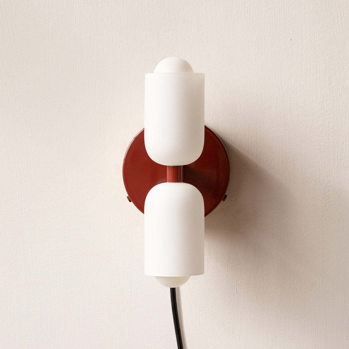 Döle – Nowoczesna Lampa Ścienna z Podwójnymi Szklanymi Kloszami (E14, Do Wnętrz)