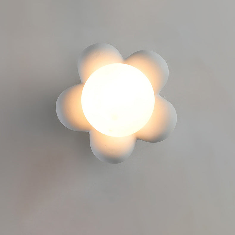 Nowoczesna ceramiczna lampa ścienna z drewnianym detalem – Do sypialni i salonu