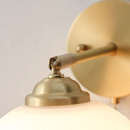 Nowoczesna lampa ścienna ze szkła i mosiądzu w zimowym stylu