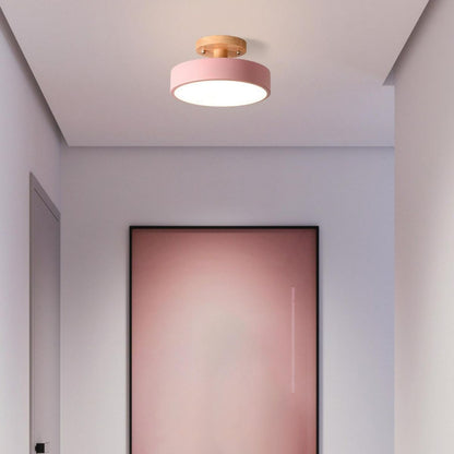 Skandynawska Lampa Sufitowa z Drewnianą Bazą – Subtelny Pastelowy Design