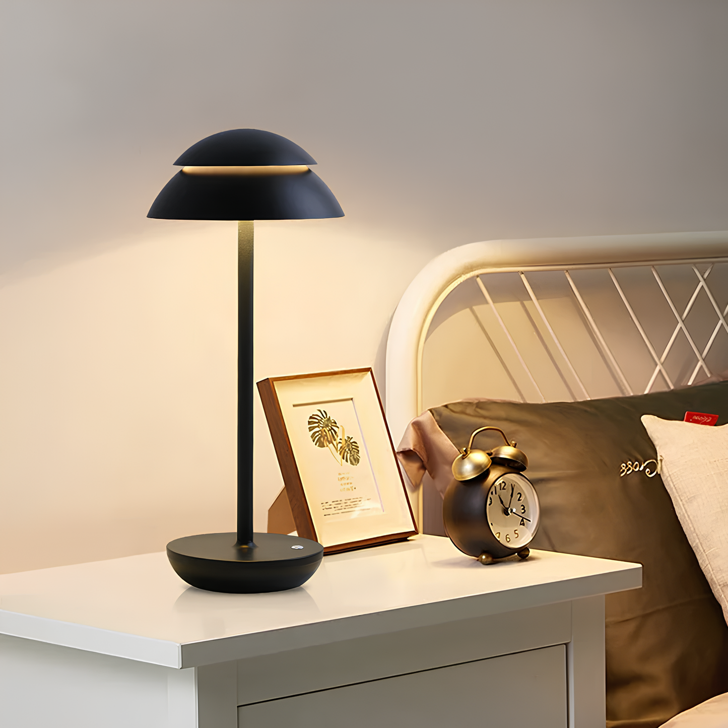 Stylowa aluminiowa lampa stołowa z funkcją ściemniania