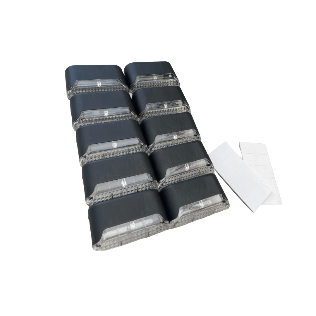 Sola – Komplet 4 Solarnych Lamp Zewnętrznych z Automatycznym Czujnikiem i Wodoodpornością IP65