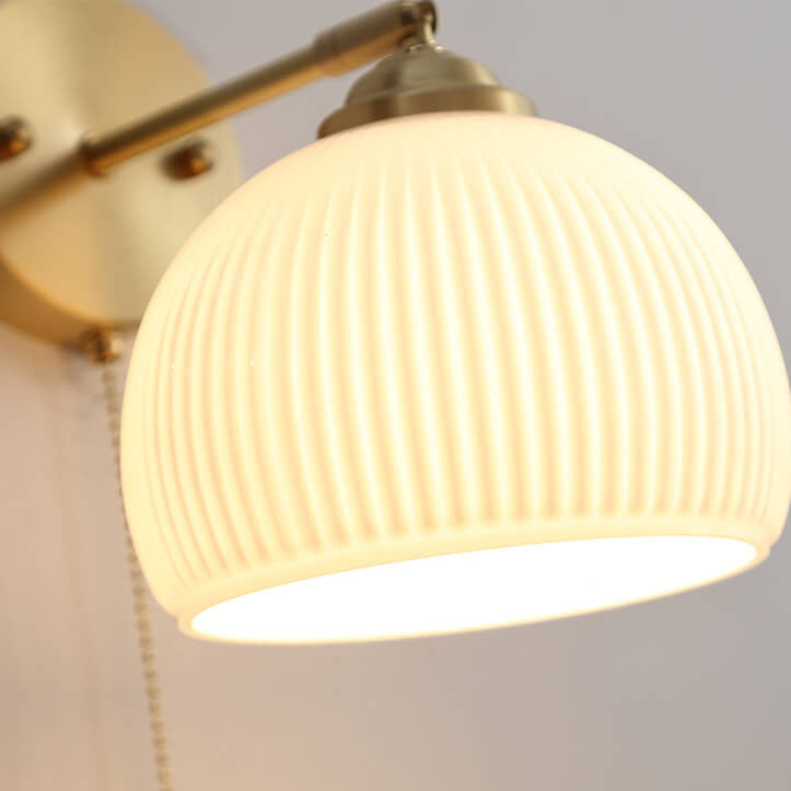 Nowoczesna lampa ścienna ze szkła i mosiądzu w zimowym stylu