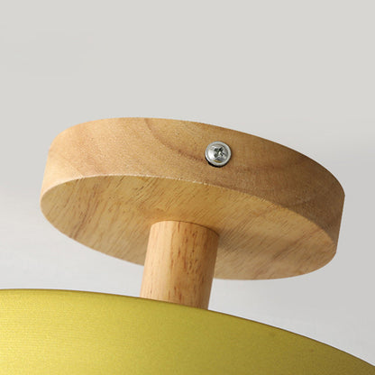 Skandynawska Lampa Sufitowa z Drewnianą Bazą – Subtelny Pastelowy Design