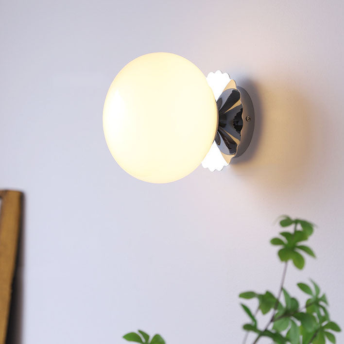 Nowoczesna lampa ścienna ze szkła i żelaza – dostępna w różowym, beżowym i białym kolorze
