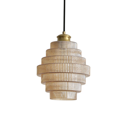 Falująca szklana lampa wisząca z żebrowanym kloszem i mosiężnymi detalami