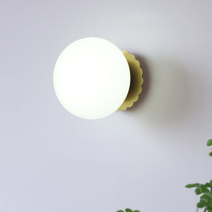 Nowoczesna lampa ścienna ze szkła i żelaza – dostępna w różowym, beżowym i białym kolorze