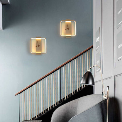 Nowoczesna Lampa Ścienna z Motywem Zegara – Akryl i Metal – Złoty/Czarny – LED 18W
