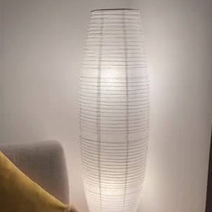 Nowoczesna lampa podłogowa Japandi z papierowym kloszem