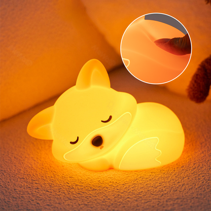 Foxy – lisia lampka nocna z LED i obsługą stukania