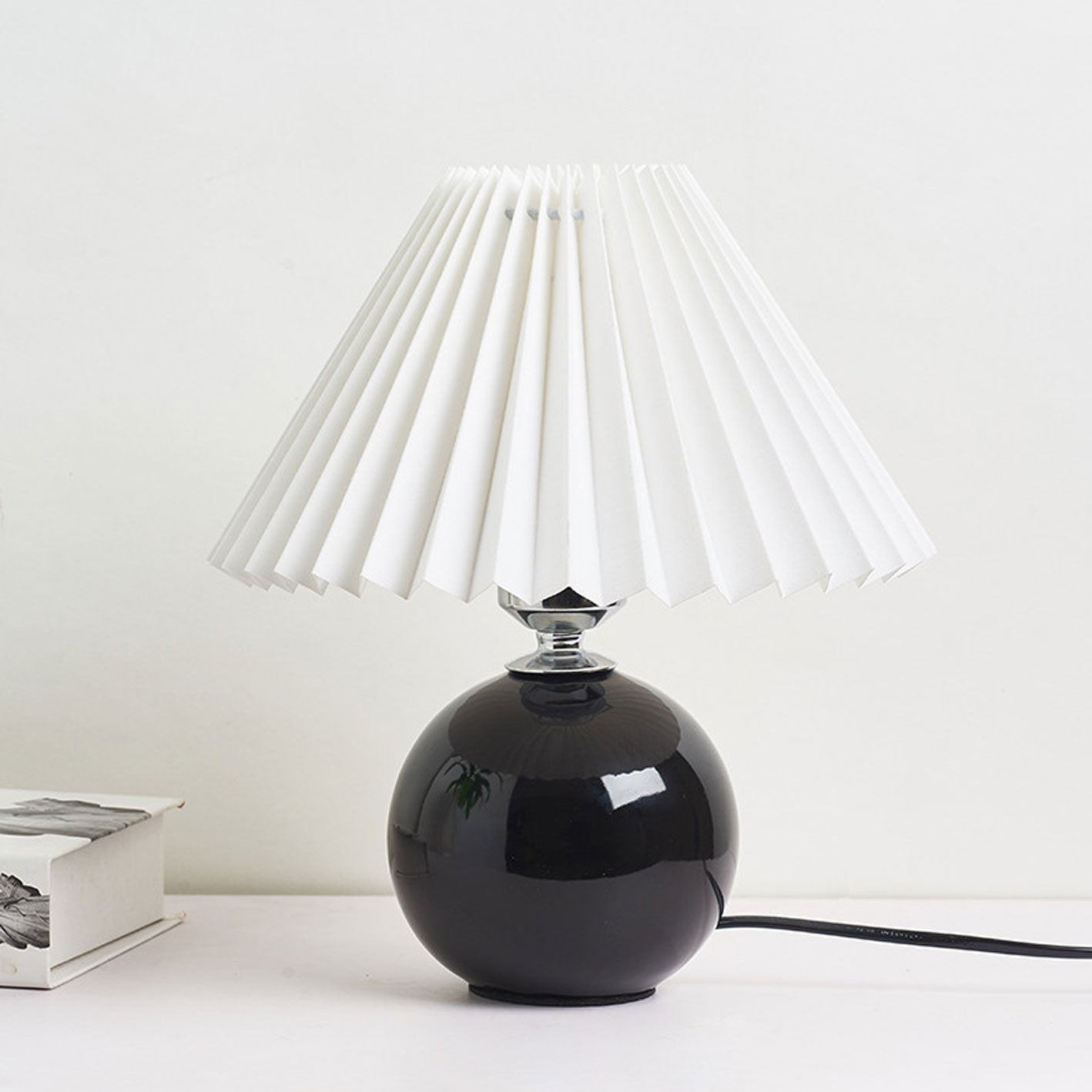 Nowoczesna ceramiczna lampa stołowa z tkaninowym abażurem – dostępna w wielu kolorach