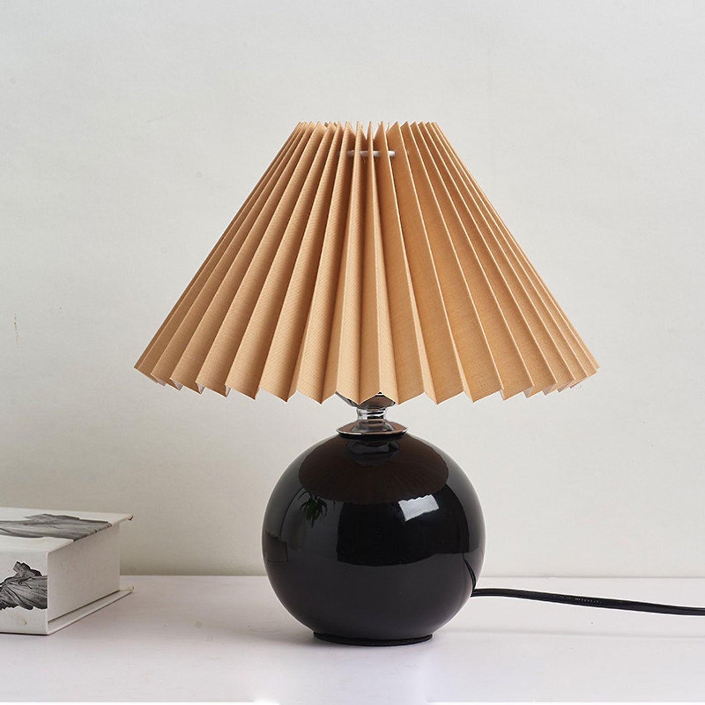 Nowoczesna ceramiczna lampa stołowa z tkaninowym abażurem – dostępna w wielu kolorach