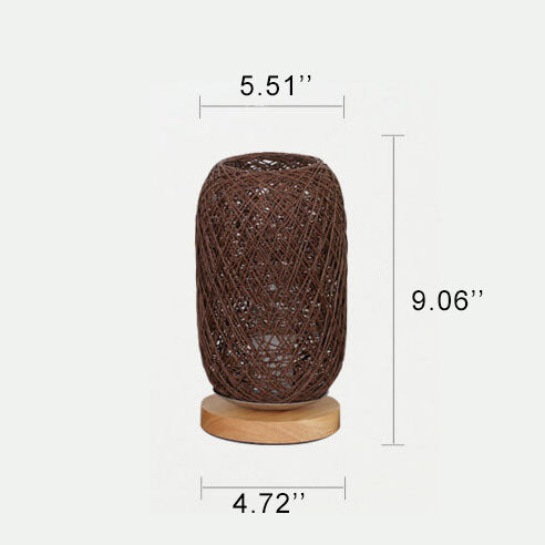 Industrialna lampka stołowa z rattanu i drewna – Japandi, minimalistyczny design i naturalny urok