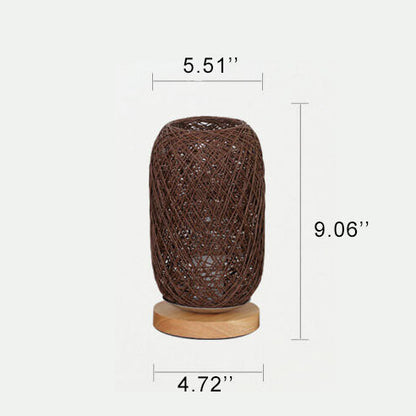 Industrialna lampka stołowa z rattanu i drewna – Japandi, minimalistyczny design i naturalny urok
