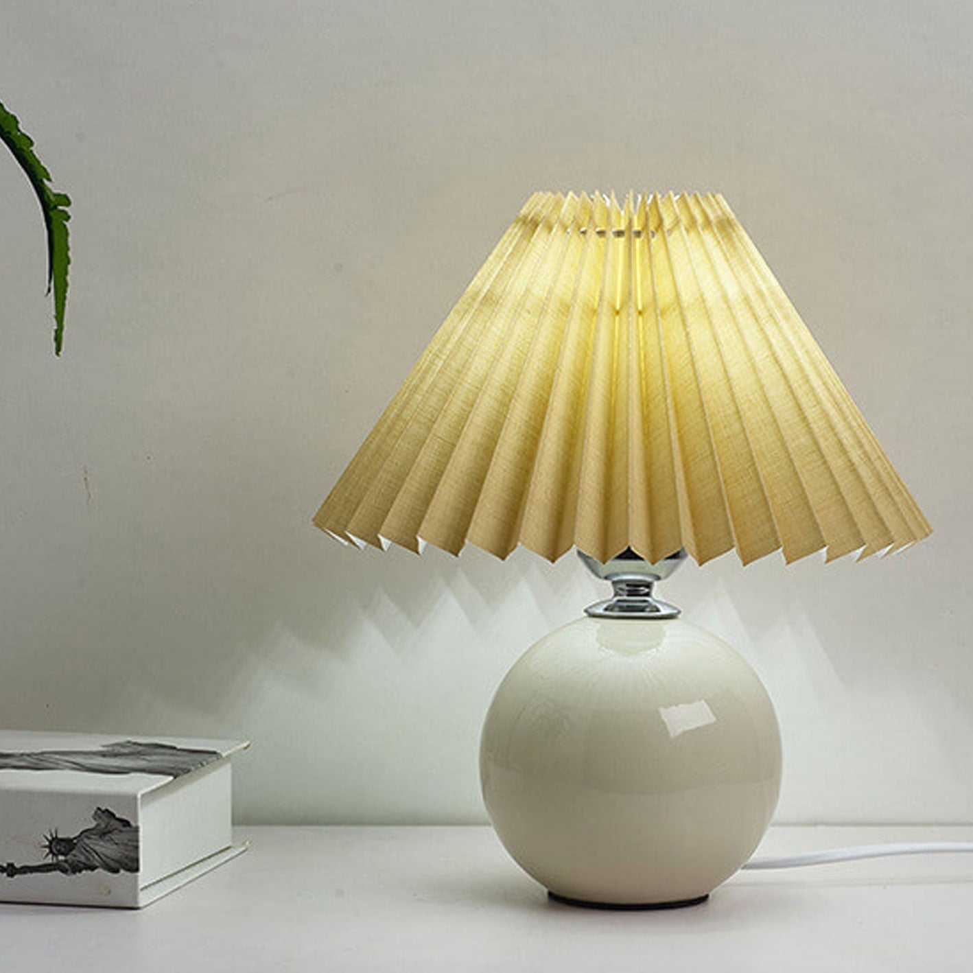 Nowoczesna ceramiczna lampa stołowa z tkaninowym abażurem – dostępna w wielu kolorach