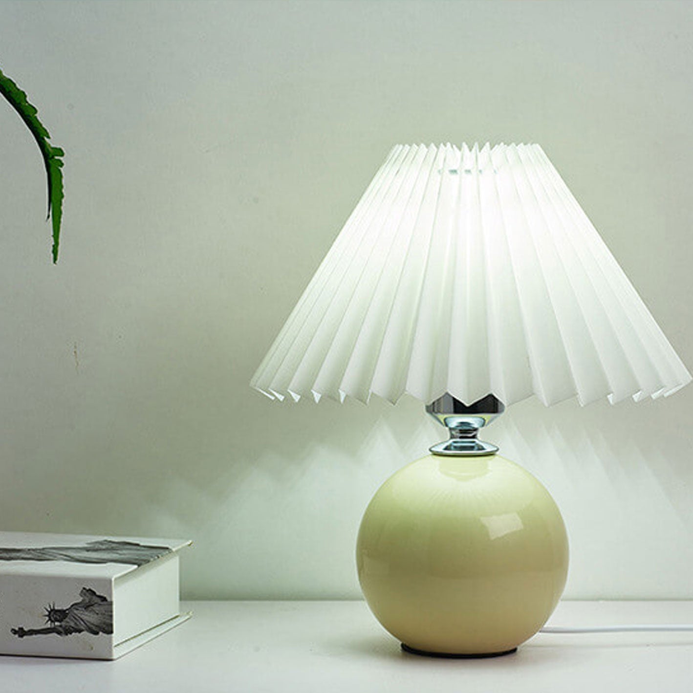 Nowoczesna ceramiczna lampa stołowa z tkaninowym abażurem – dostępna w wielu kolorach