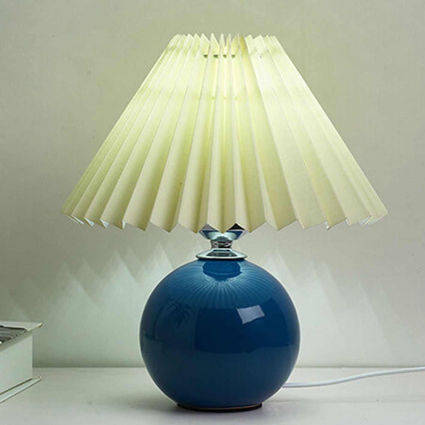 Nowoczesna ceramiczna lampa stołowa z tkaninowym abażurem – dostępna w wielu kolorach