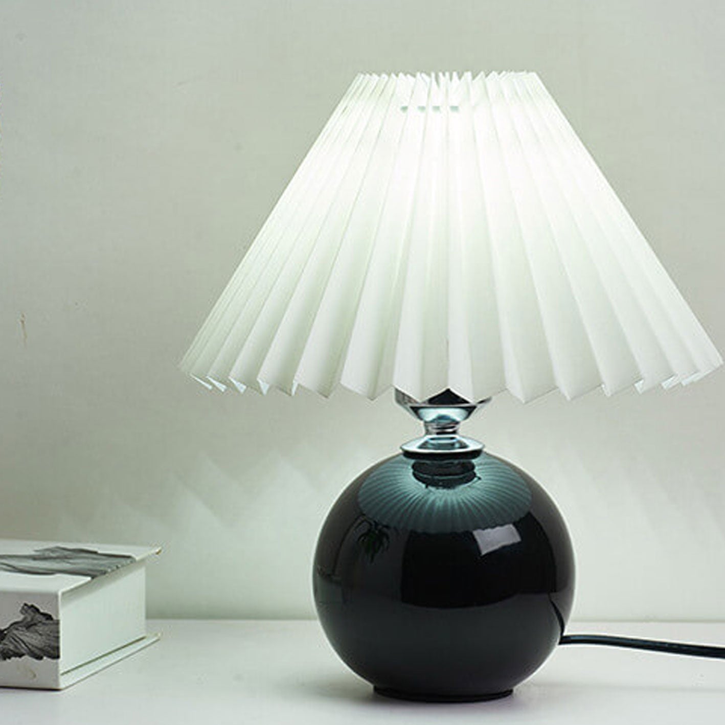 Nowoczesna ceramiczna lampa stołowa z tkaninowym abażurem – dostępna w wielu kolorach