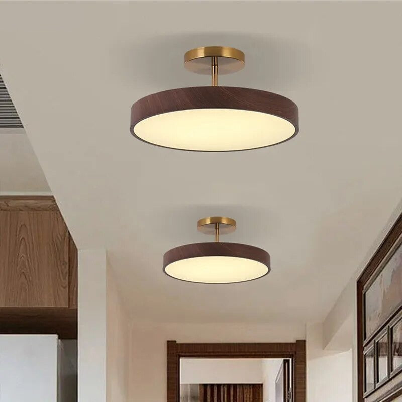 Lampa Sufitowa w Stylu Skandynawskim z Efektem Drewna i Złotą Ramą