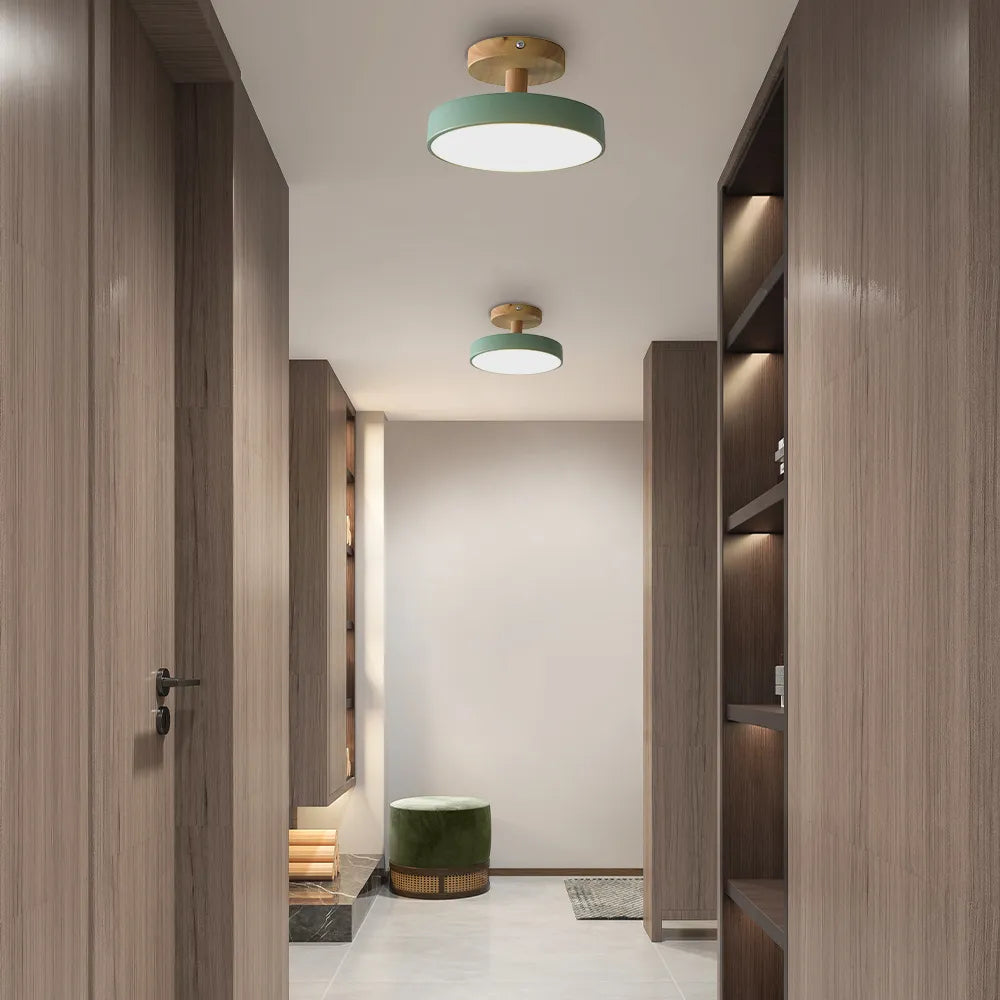 Skandynawska Lampa Sufitowa z Drewnianą Bazą – Subtelny Pastelowy Design