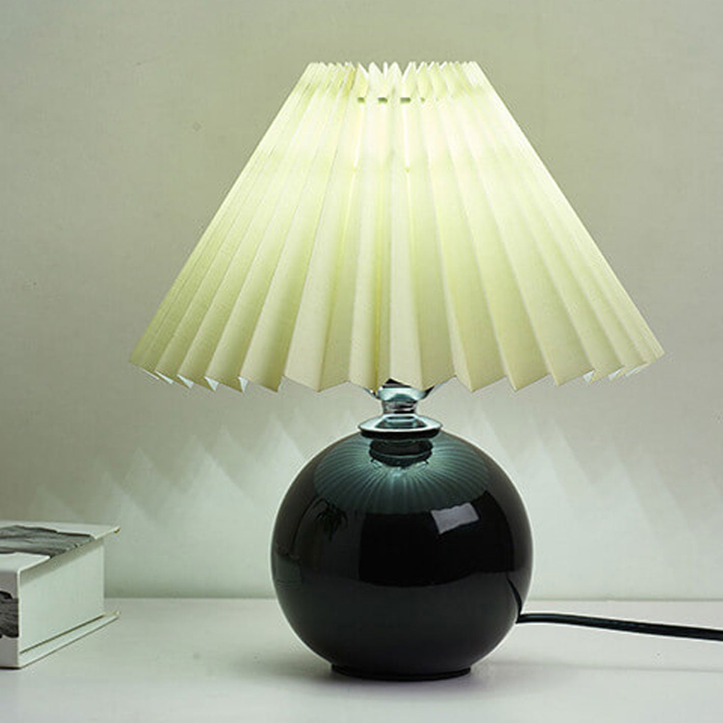 Nowoczesna ceramiczna lampa stołowa z tkaninowym abażurem – dostępna w wielu kolorach
