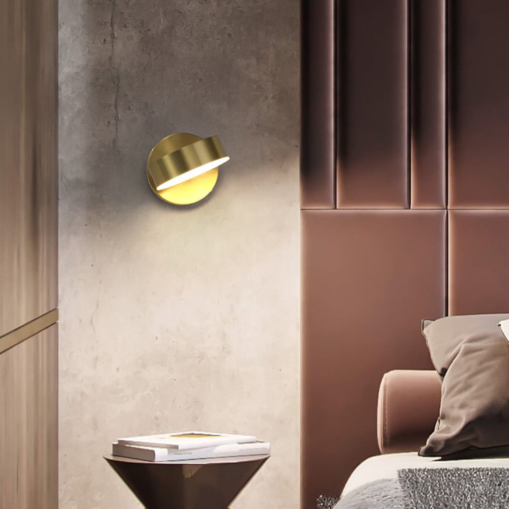 Skära – Minimalistyczna Lampa Ścienna z Wbudowanym LED i Złotym Wykończeniem