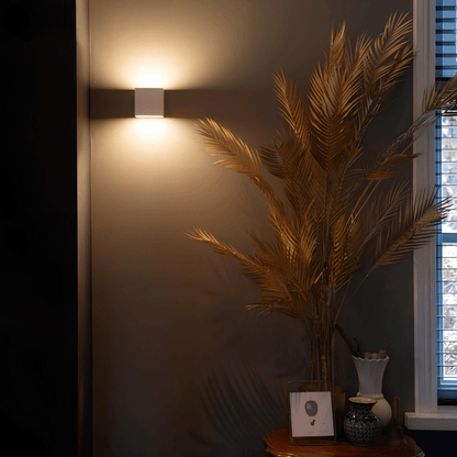 Kabo – Designerska Lampa Ścienna z Czujnikiem Ruchu i Minimalistycznym Projektem