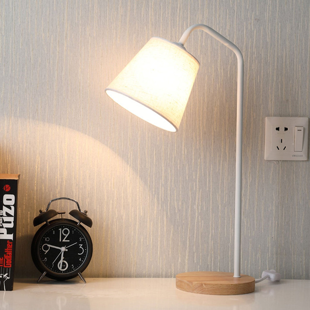 Nowoczesna lampa stołowa z lnu, metalu i drewna – wbudowany LED z USB/wtyczką