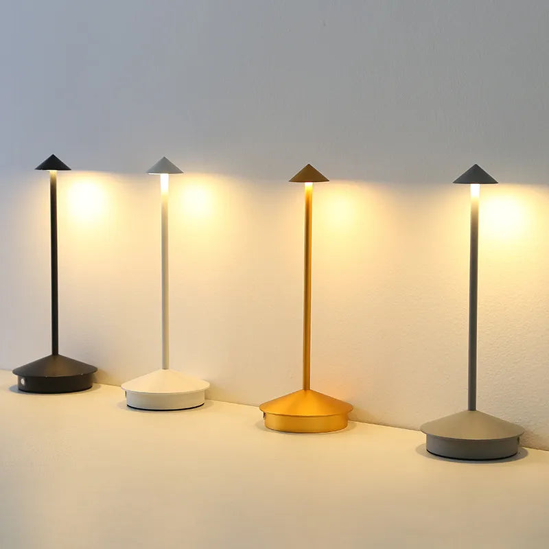 Skandynawska Minimalistyczna Lampa Stołowa z Ściemnialnym LED i Bezprzewodowym Designem