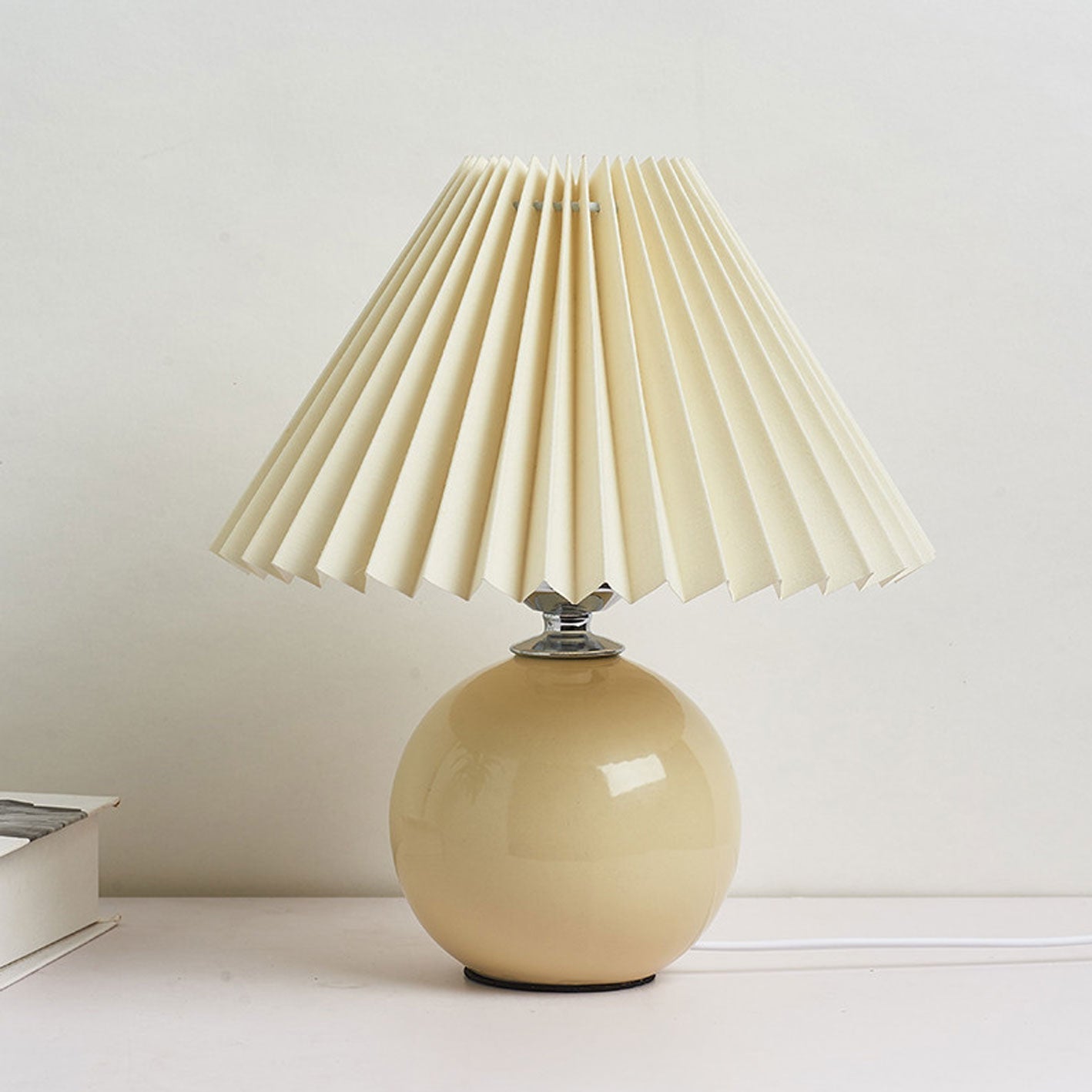 Nowoczesna ceramiczna lampa stołowa z tkaninowym abażurem – dostępna w wielu kolorach