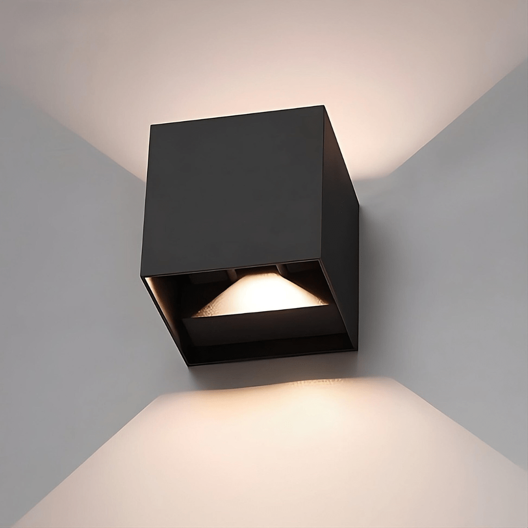 Kabo – Designerska Lampa Ścienna z Czujnikiem Ruchu i Minimalistycznym Projektem