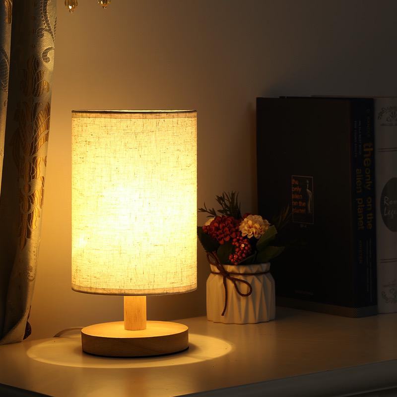 Stylowa lampa z naturalnego drewna i lnu z pilotem