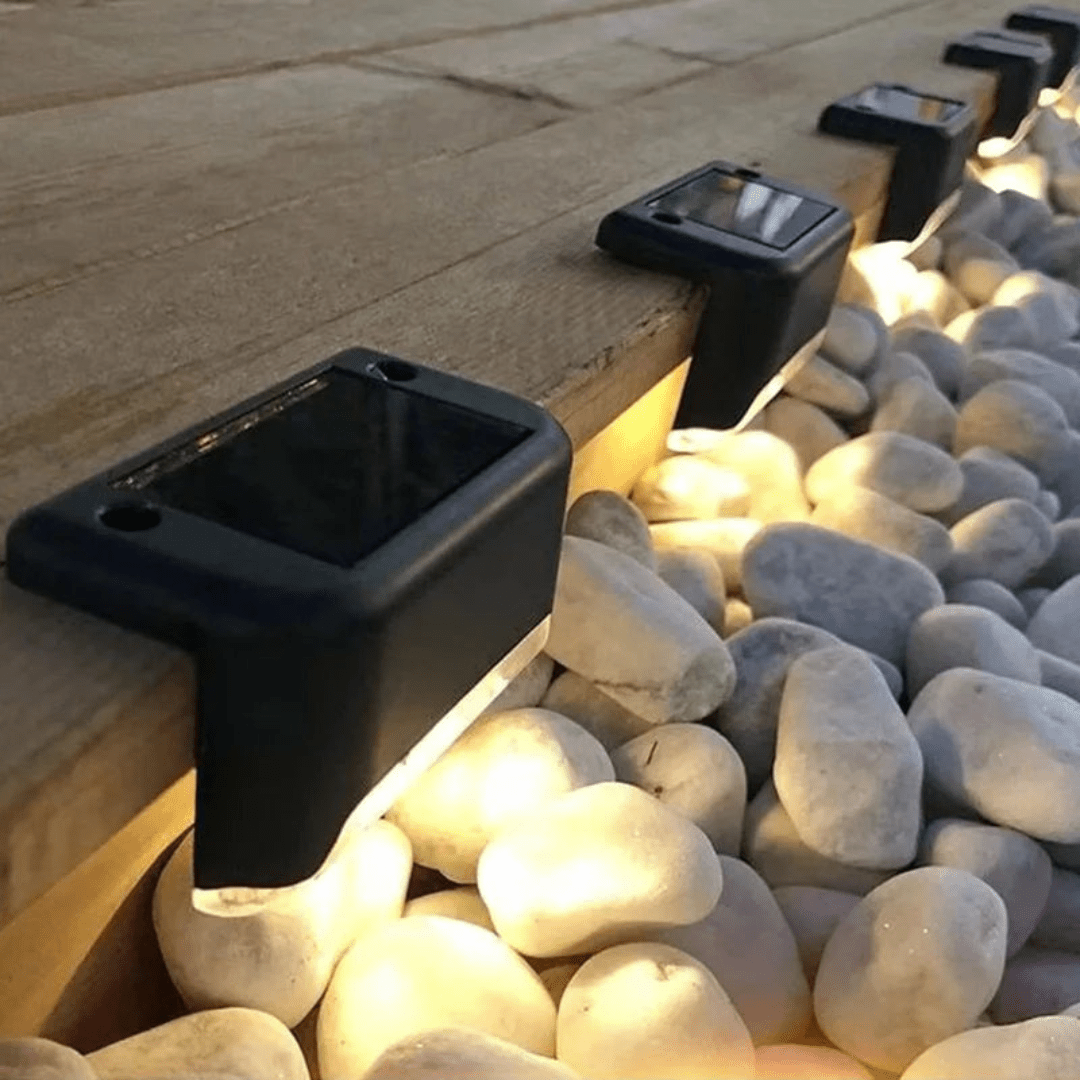 Sola – Komplet 4 Solarnych Lamp Zewnętrznych z Automatycznym Czujnikiem i Wodoodpornością IP65