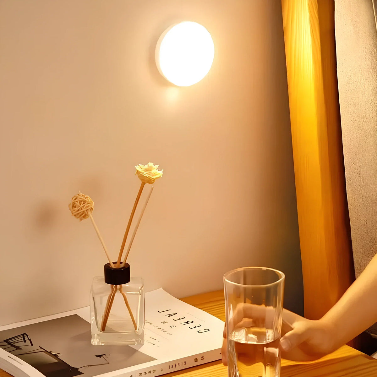 Minimalistyczna lampa ścienna Japandi z montażem na magnes
