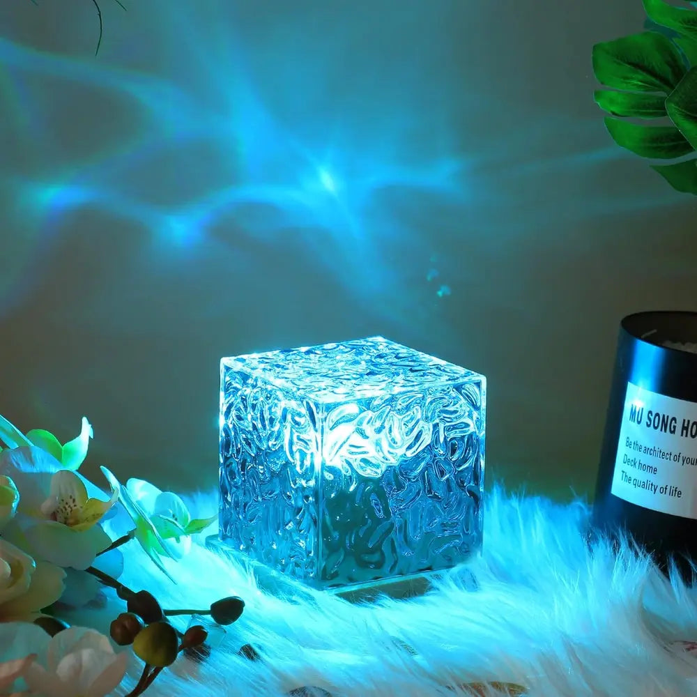Cubo – A cube-shaped lamp with prismatic light