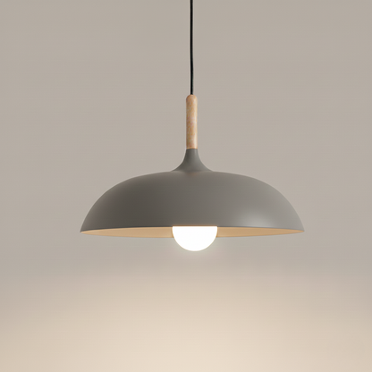 Kolorowa metalowa lampa wisząca z drewnianym akcentem – dwa rozmiary
