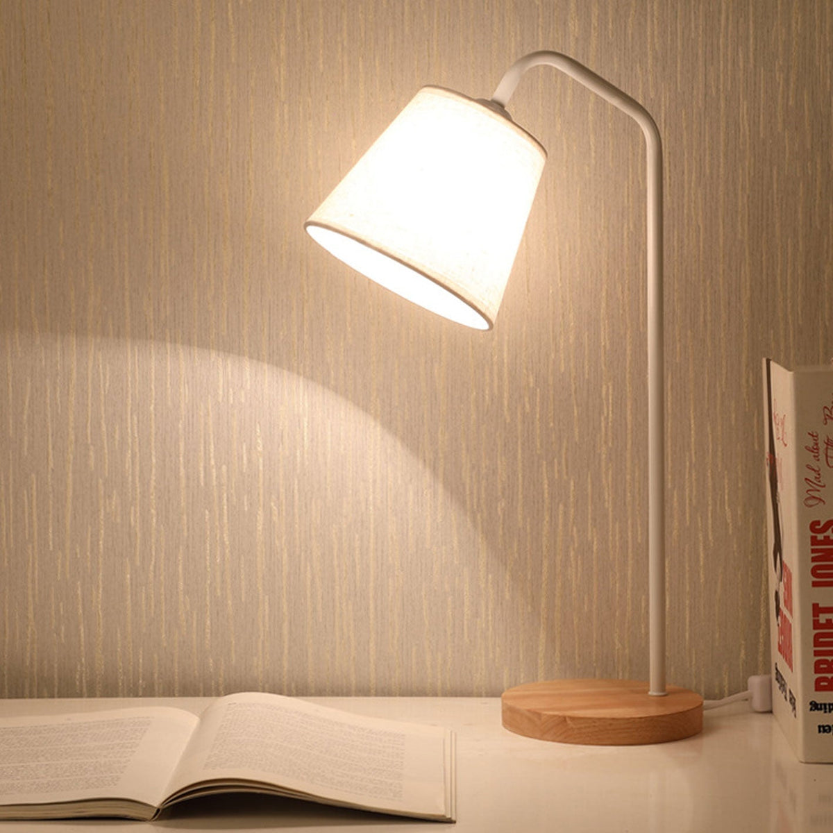 Nowoczesna lampa stołowa z lnu, metalu i drewna – wbudowany LED z USB/wtyczką