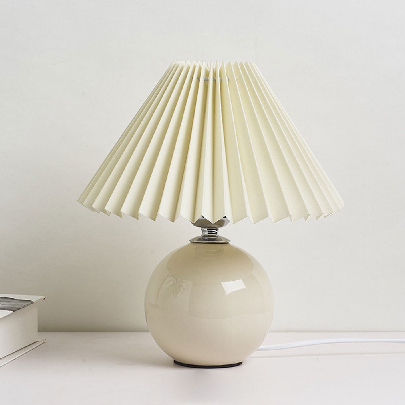 Nowoczesna ceramiczna lampa stołowa z tkaninowym abażurem – dostępna w wielu kolorach