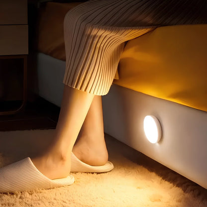 Minimalistyczna lampa ścienna Japandi z montażem na magnes